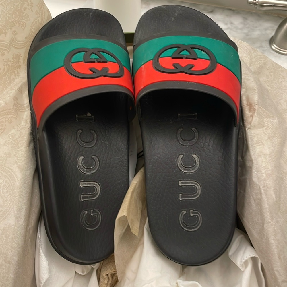 Gucci slides size 39